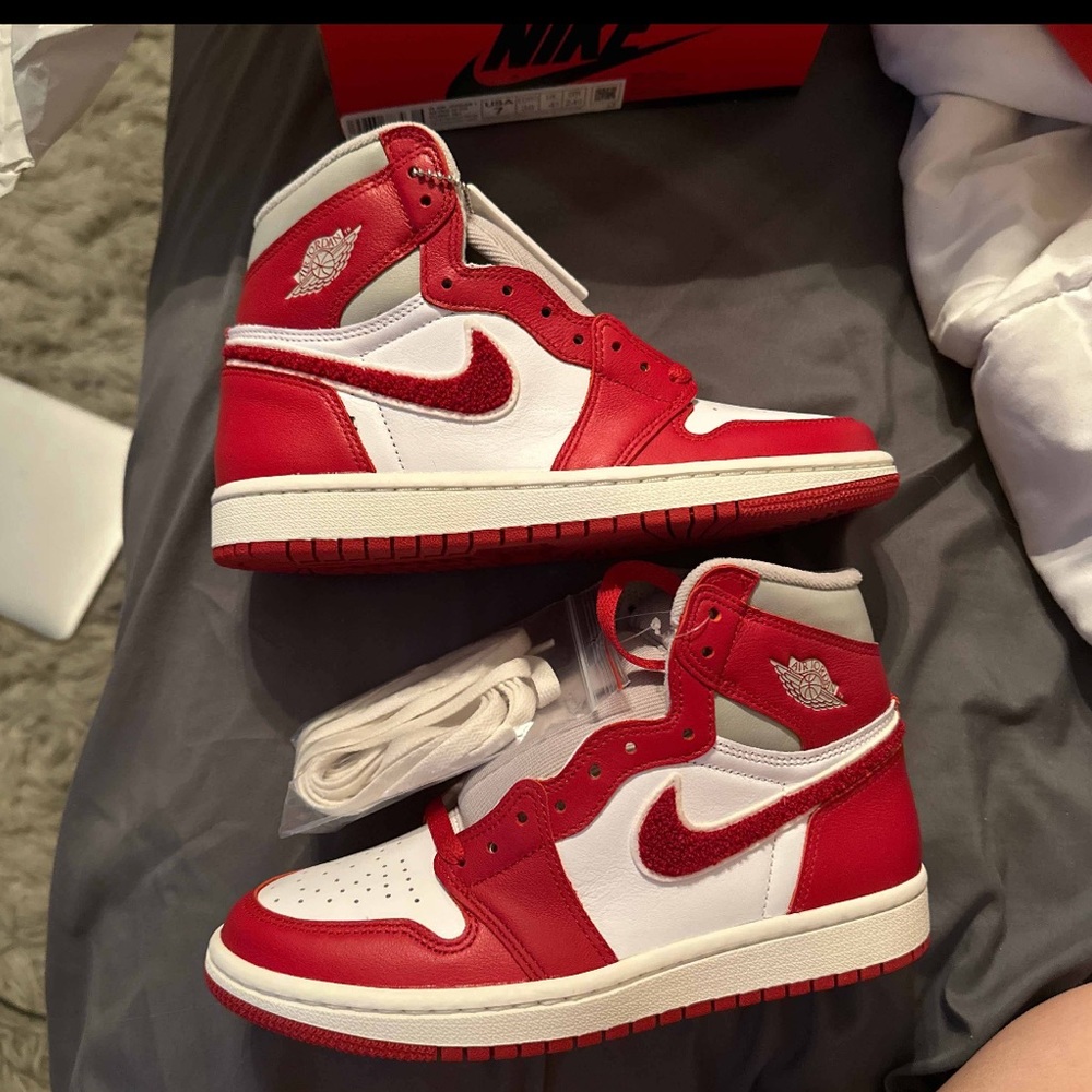 Air Jordan 1s Wmns Newstalgia Chenille